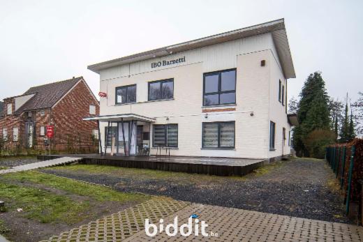 Eerste alternatieve foto van het pand